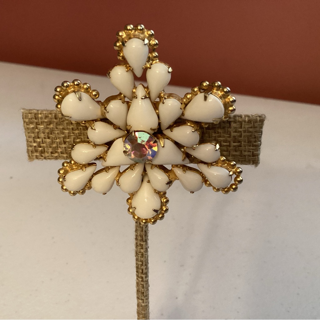 Juliana Style Milk Glass Rhinestone Brooch Starburst Layered Design 135$